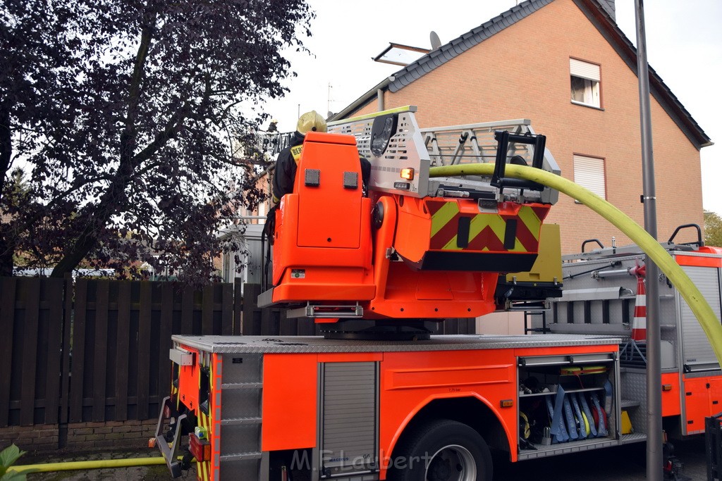 Feuer 2 Vollbrand Reihenhaus Roggendorf Berrischstr P131.JPG - Miklos Laubert